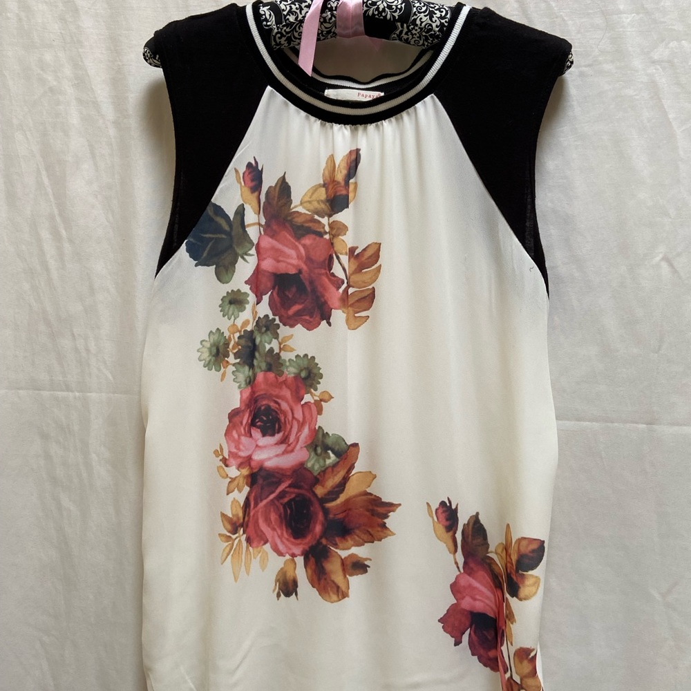 Papaya fashionable women’s sleeveless top. Size medium.